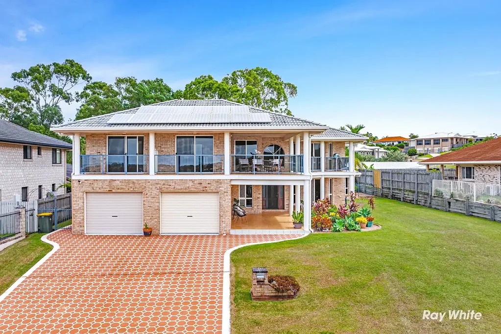 Yeppoon 6침실 A Grand Coastal Home with Space, Views & Endless Potential!