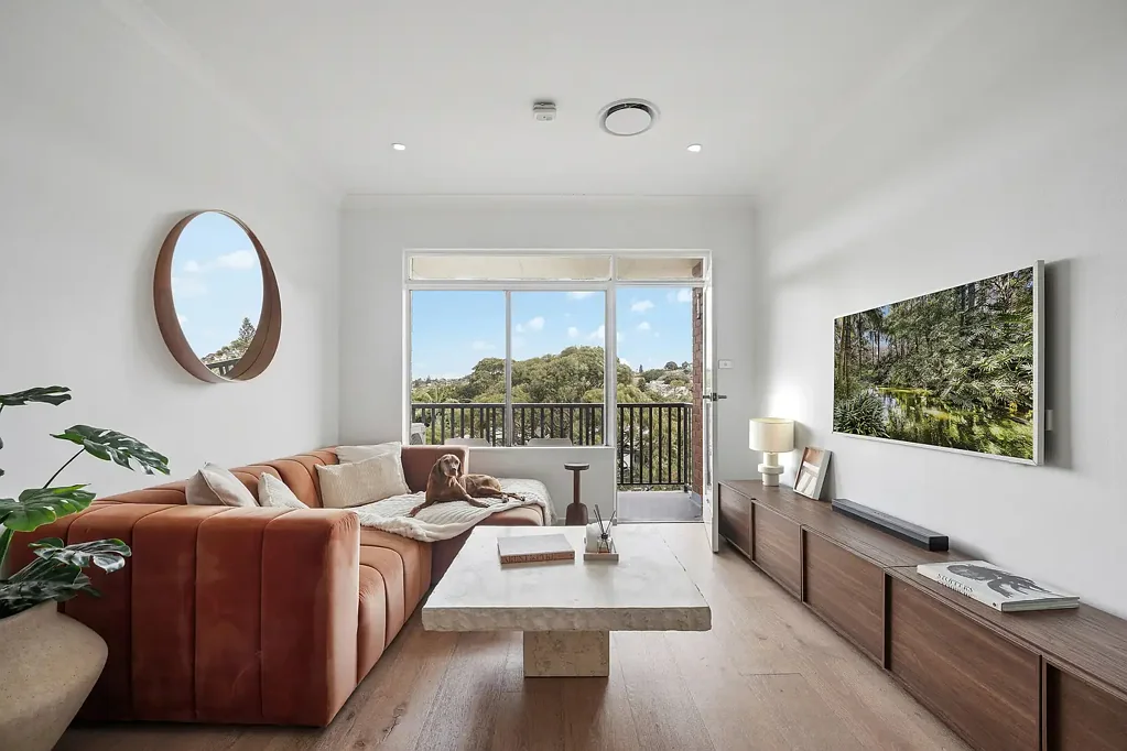 Coogee 3房 顶层私密生活，尽享绿意山谷美景 Private Top-Floor Living with Leafy Valley Views