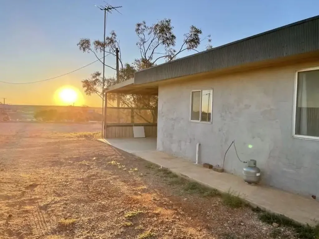 Coober Pedy 3 Bedroom WELL PRESENTED HOME ON OVER 1 ACRE WITH VIEWS