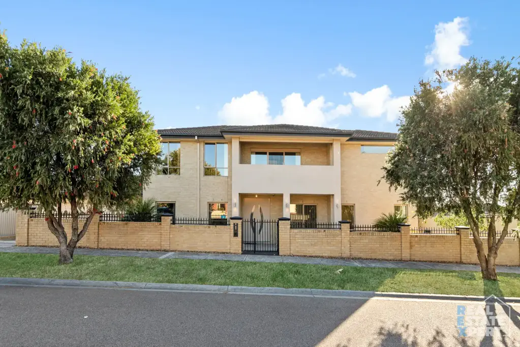 Hampton Park 4Phòng ngủ Off-Market Opportunity – Custom-Built Family Elegance in a Prime Court Location