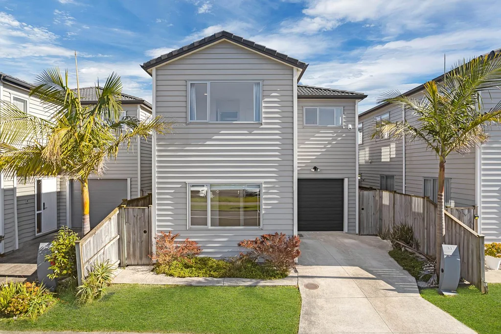 Flat Bush 4chambre Stylish Family Living in Prime Ormiston Location