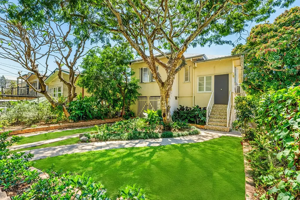 Sandgate 3房  Charming Bayside Home – 200m from the Waterfront