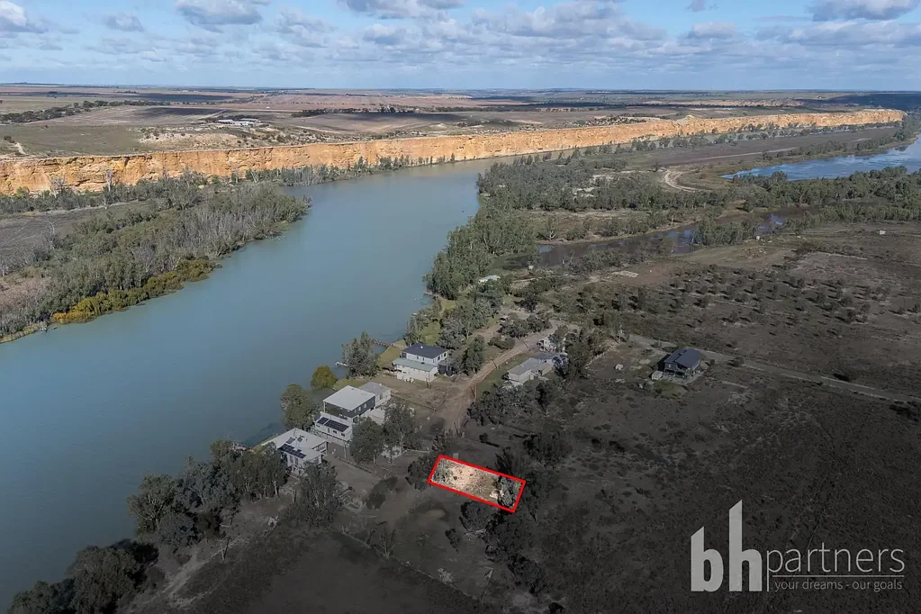 Wongulla Murray River Lifestyle - Prime Position One Row Back