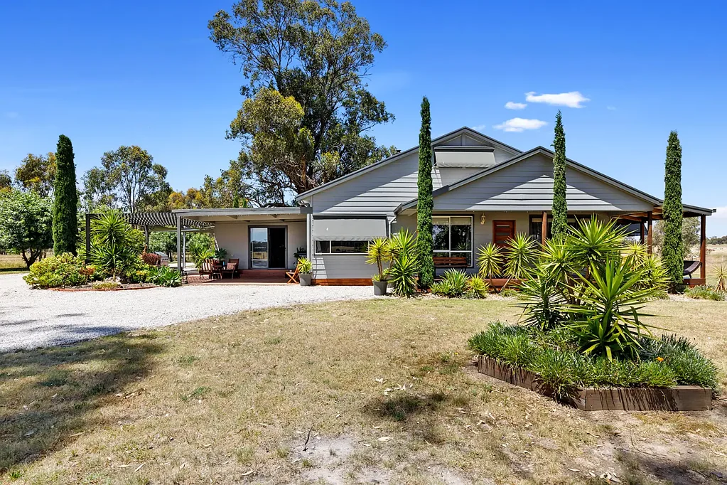 275 River Road, Goomalibee, VIC 3673