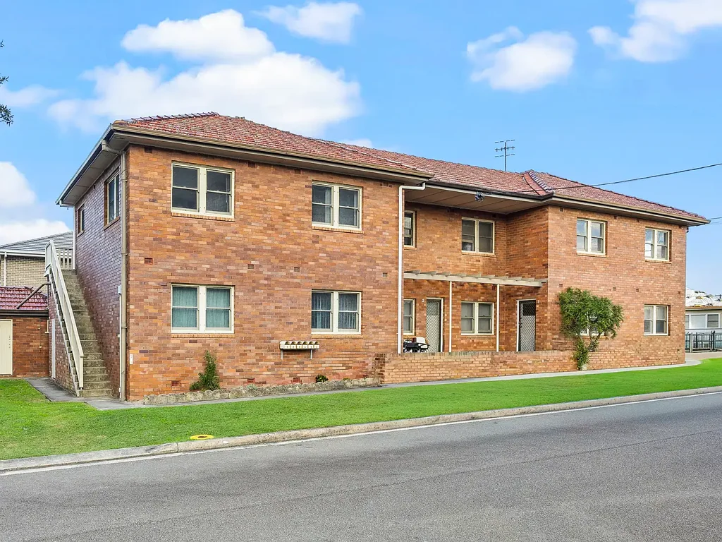 Easy Coastal Living – Walk to Everything - 2 Bedroom