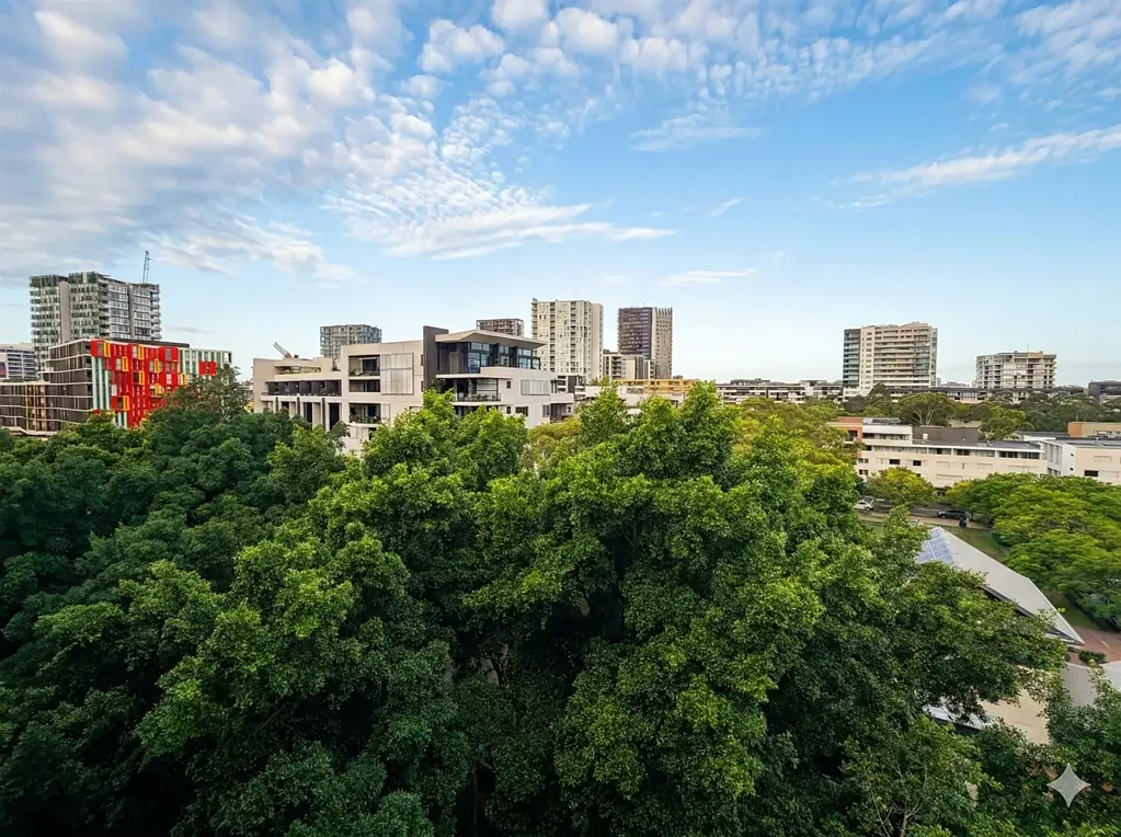 Zetland 1房 绿意景观阳台 72平米精装 便捷设施齐全 社区氛围佳 步行商圈交通 Under offer! East facing 1 bedroom situated high up on level 8 with stunning views, come to checkout this LARGE TENANTED 1 bedroom with high ceilings
