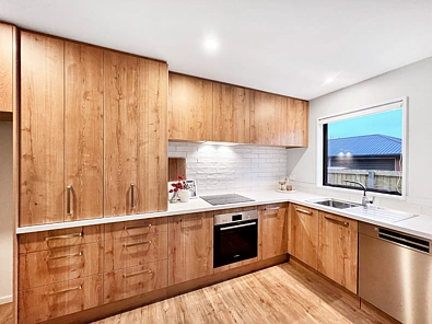 Modern Comfort on Amyes Road!