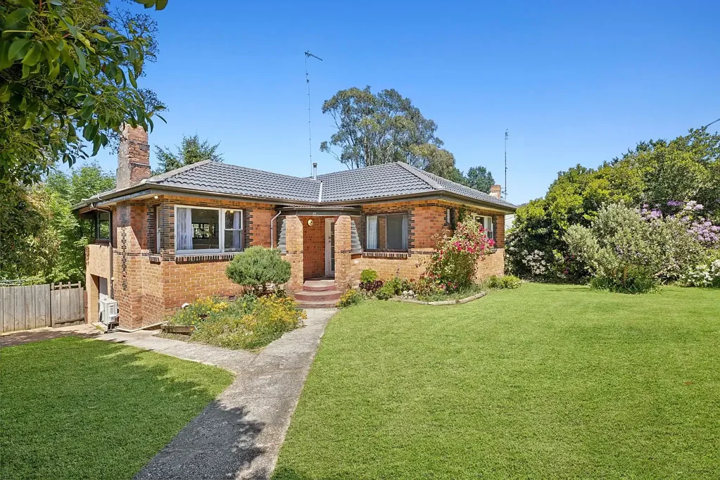 Daylesford 3chambre Art Deco Home with Expansive Potential