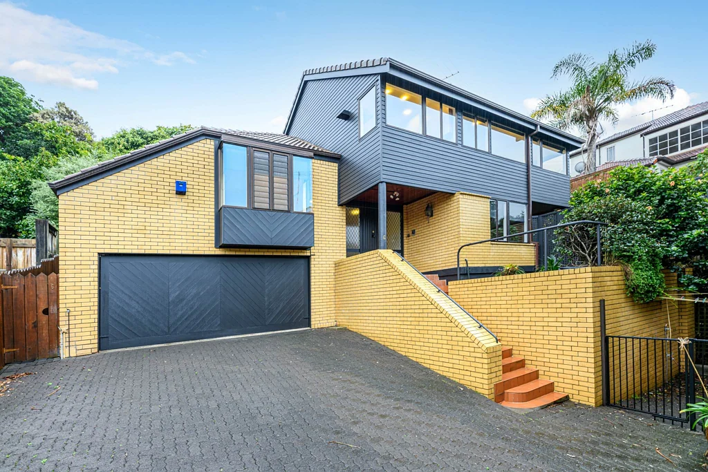 Saint Heliers - Superb location - lifestyle to...