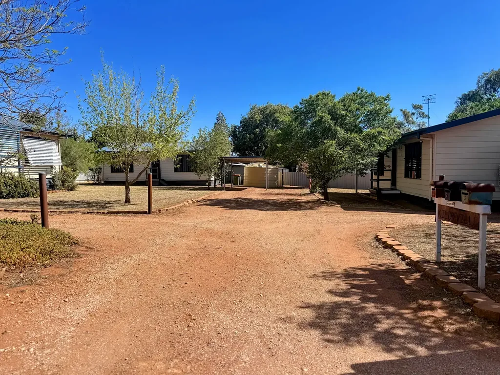 Unit 1,Unit 2,Unit 3 Bathurst Lane, Condobolin, NSW 2877