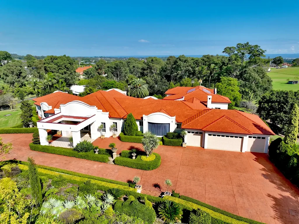 Horsley Park 6 Bedroom Architecturally Designed with Luxury