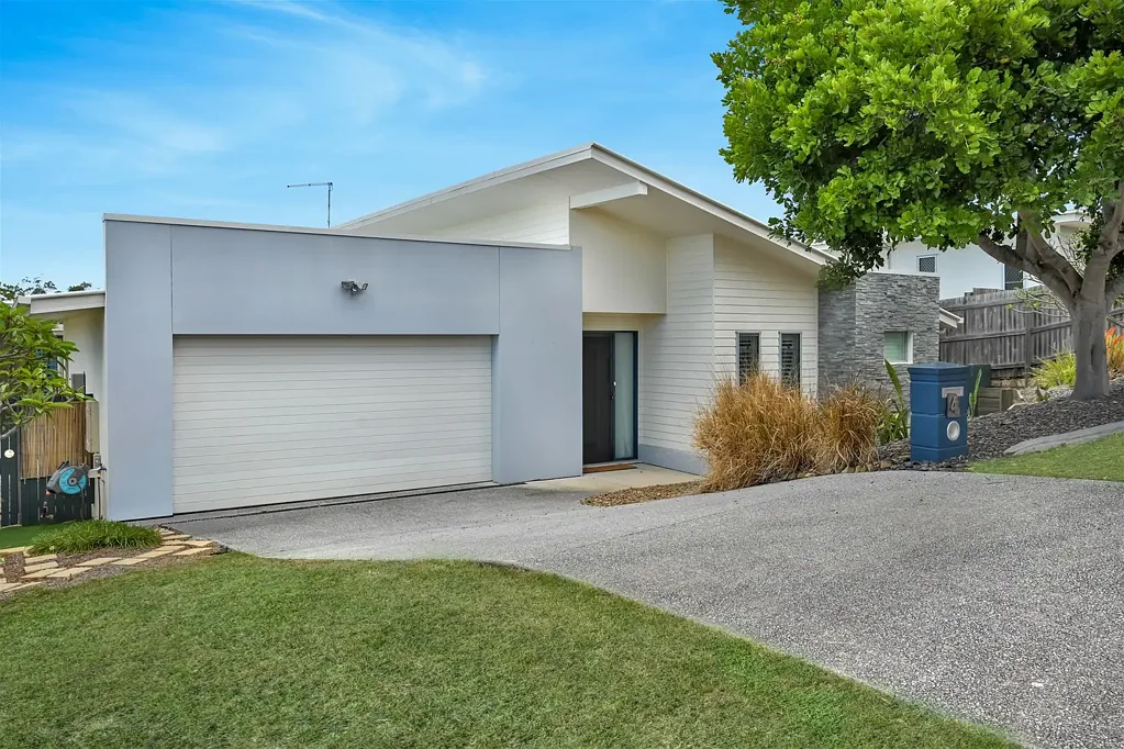 4 Kroombit Terrace, New Auckland, QLD 4680