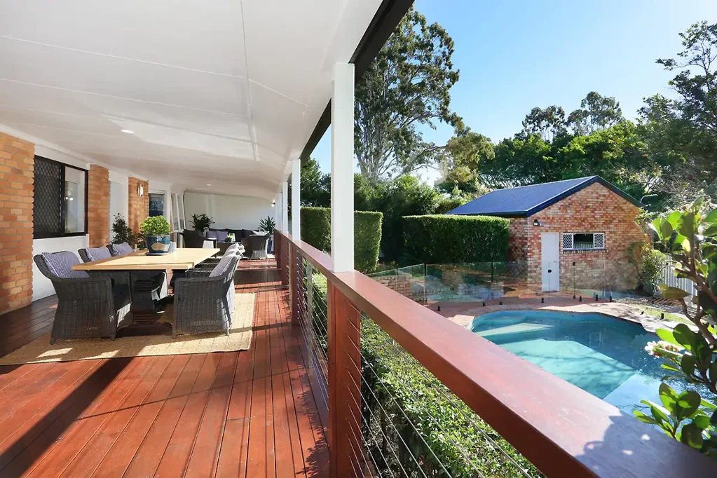 Ashmore 4 Bedroom SPACIOUS FAMILY HOME ON 1,349m2 BLOCK WITH POTENTIAL TO SUB-DIVIDE