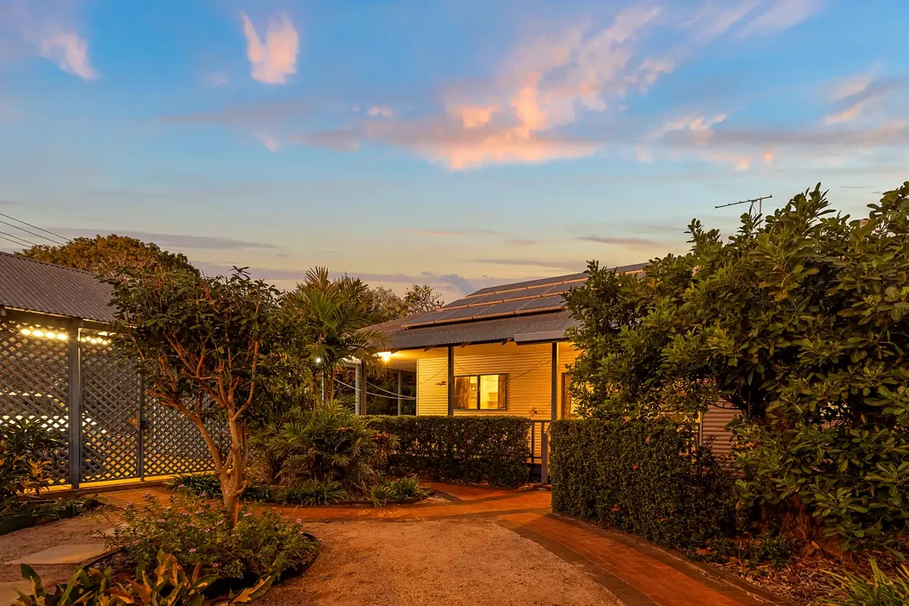 Broome 8 Bedroom Live In One, Rent the Other