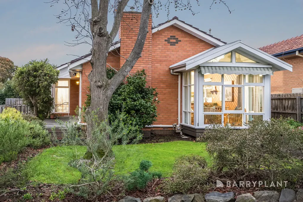 Hamlyn Heights 3침실 Mid Century Charm, Outstanding Potential & An Unbeatable Location