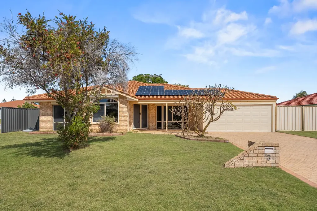 Warnbro 4房  LARGE FAMILY HOME WITH SIDE ACCESS, BE QUICK AS THIS ONE IS SURE TO GO FAST!
