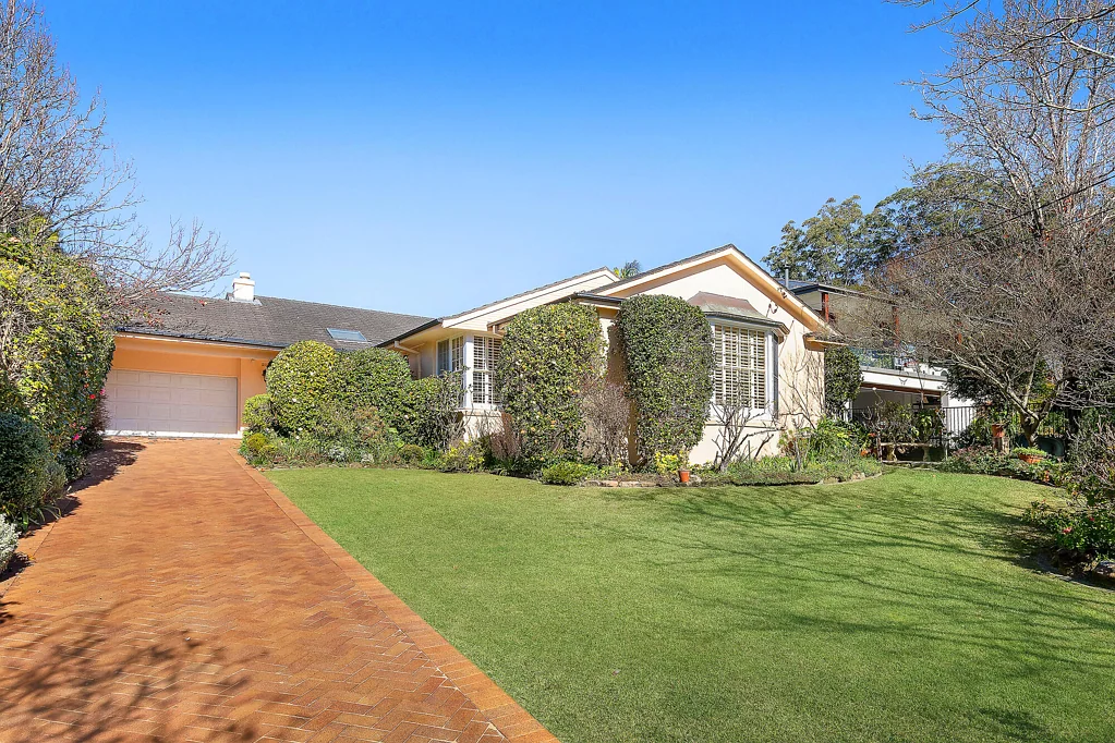 Pymble 4房 朝北全砖住宅的魅力，尊贵地段与便捷生活 North facing full brick charm, prestige location and easy convenience
