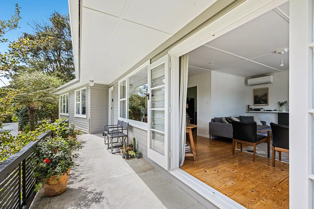 Sandspit 3房  Vintage Soul, Coastal Stroll - A 1960's Gem!
