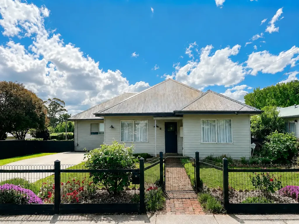 Newborough 4 Slaapkamer Beautifully Renovated Family Home with Exceptional Style