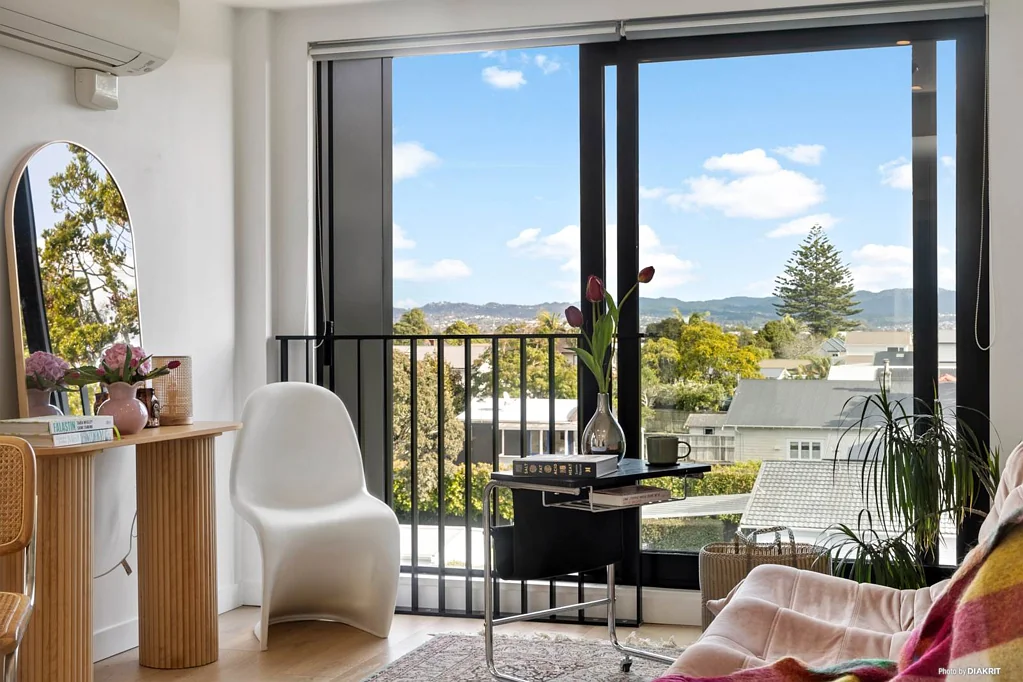 Point Chevalier 1Zimmer Pt Chev's Best Buy?