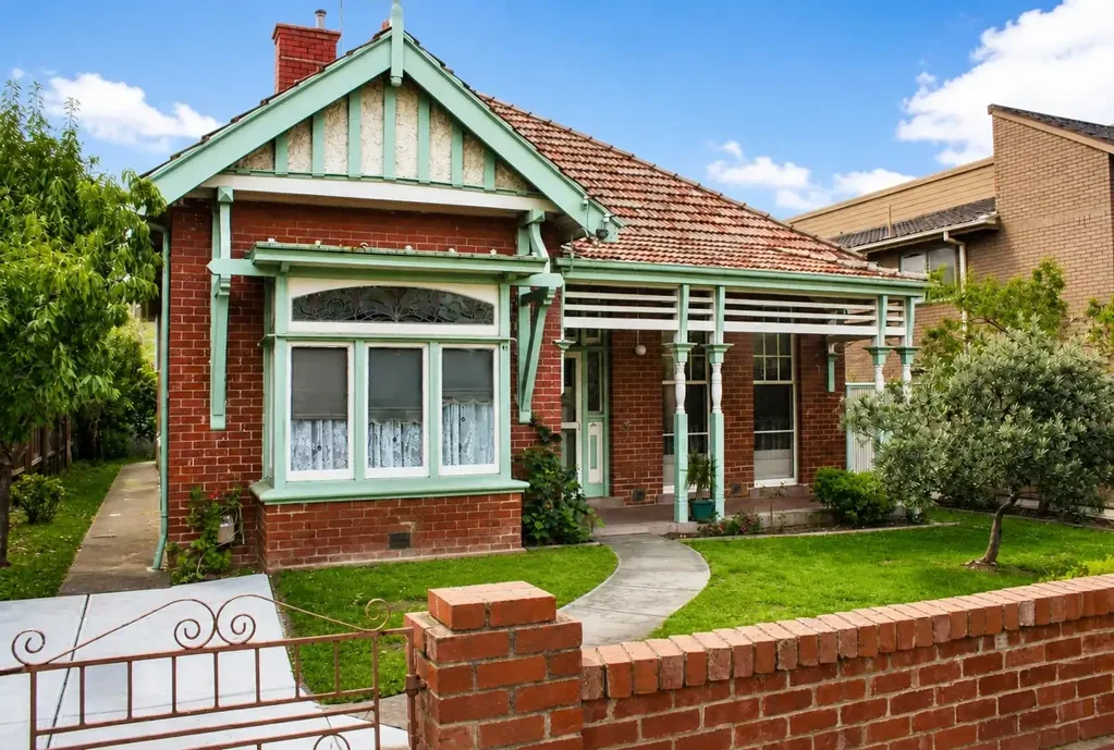 Beautiful period home with charming period features // Includes Gardener