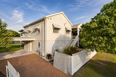 Kedron 3 Slaapkamer Renovated 2 Level Queenslander With Dual Living Space Downstairs