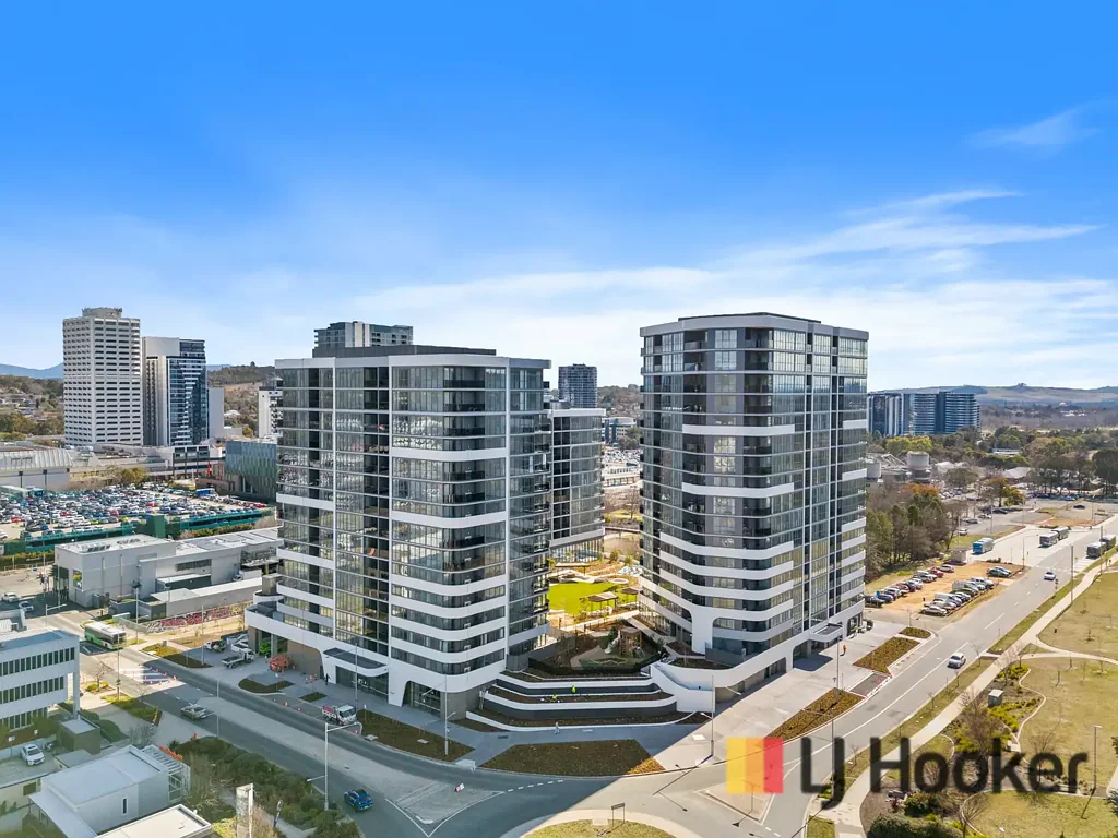 2 Bedroom Unit with 2 Carspaces!