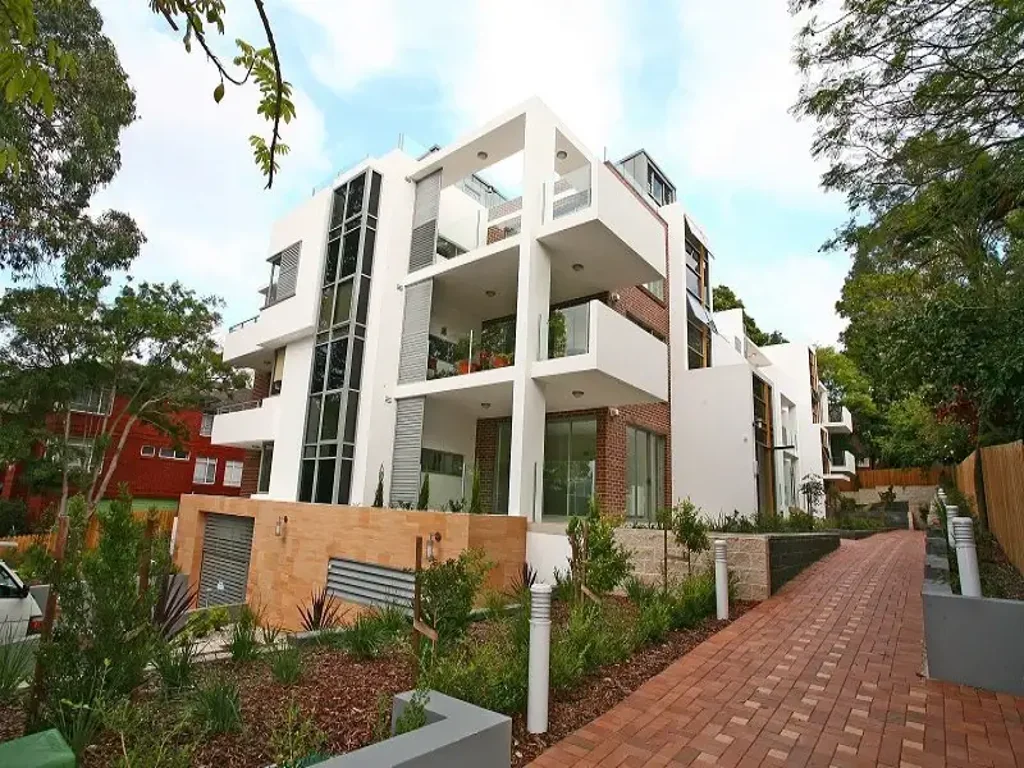 Spacious Luxury 4 bedroom Apartment