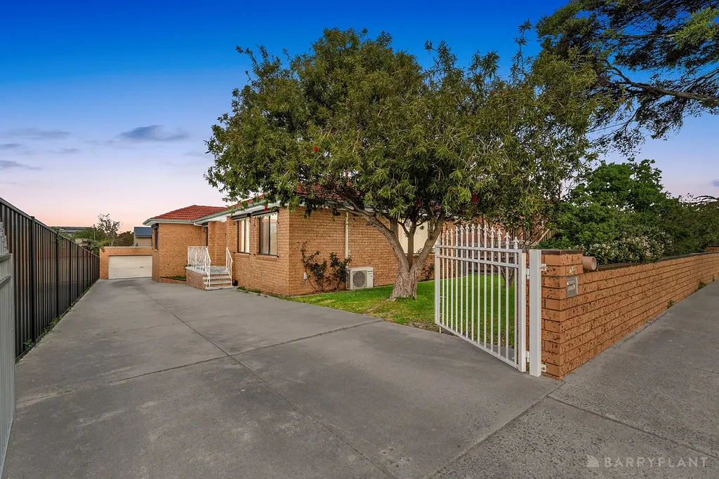 Noble Park 3침실 BIG HOME, BIG BLOCK & BIG FUTURE POTENTIAL