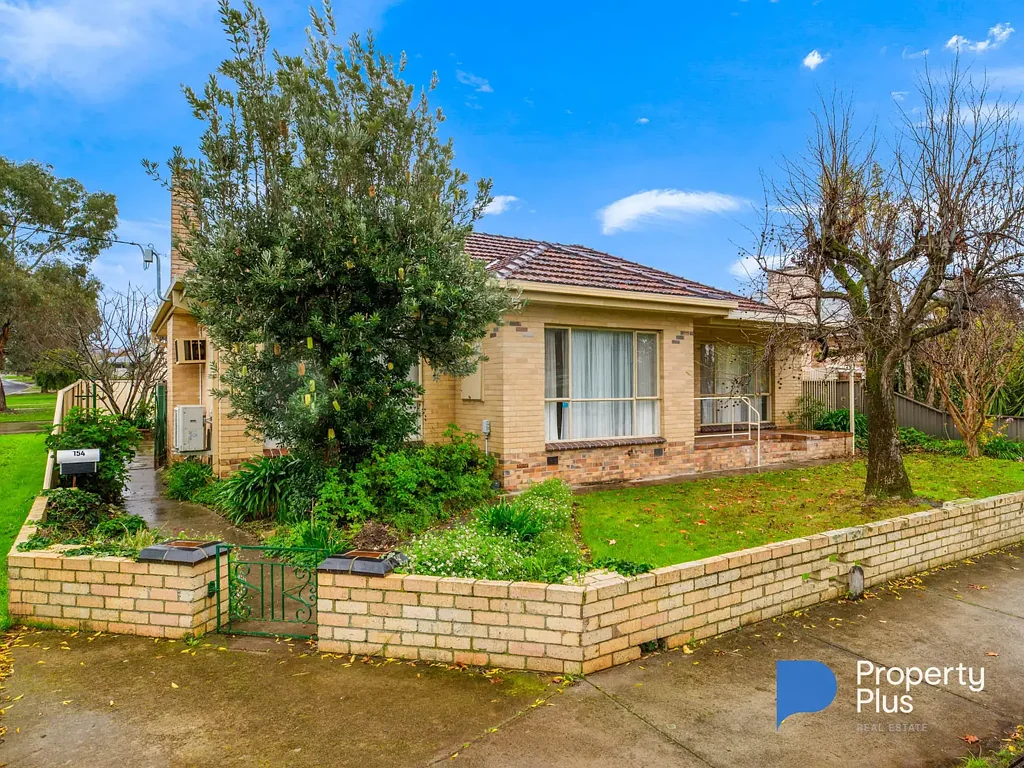 "Charming Family Home in a Convenient Golden Square Location"