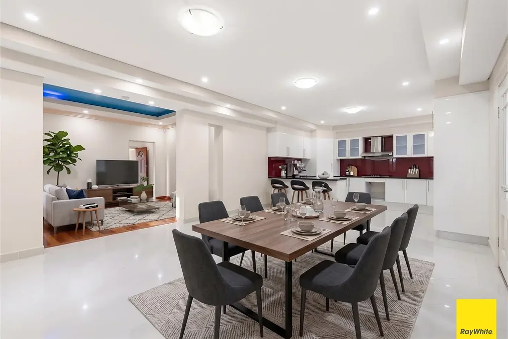 Sefton 5બેડરૂમ 5-Minute Walk to Station! Premium Double Brick Home + Approved Granny Flat
