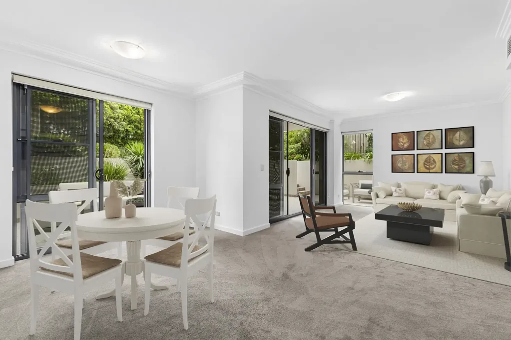 SPACIOUS APARTMENT WITH HUGE ENTERTAINMENT COURTYARD IN A PRIME COOGEE LOCATION