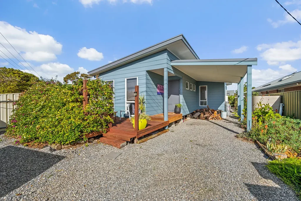 Aldinga Beach 4Moenga Retro Cool Meets Coastal Calm – A Beachside Escape with Versatility at its Heart