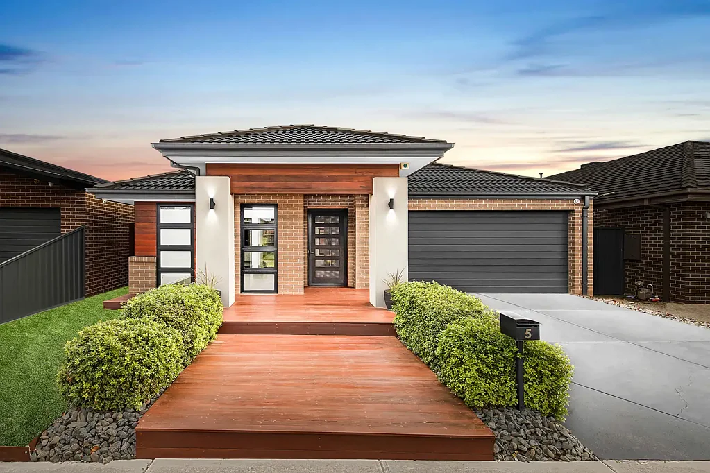 5 Uralla Street, Manor Lakes, VIC 3024