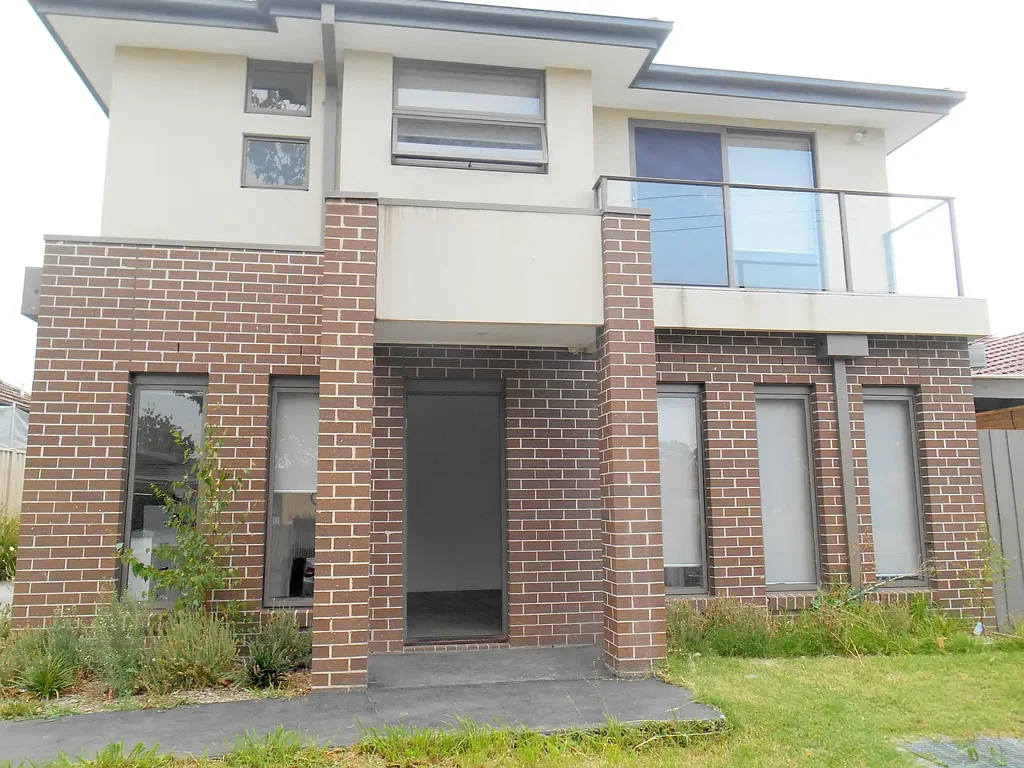 MODERN TOWNHOUSE IN THE HEART OF SPRINGVALE
