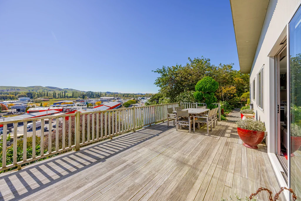 Waipukurau and Surrounds 3房  Modern with view and a garden wonderland