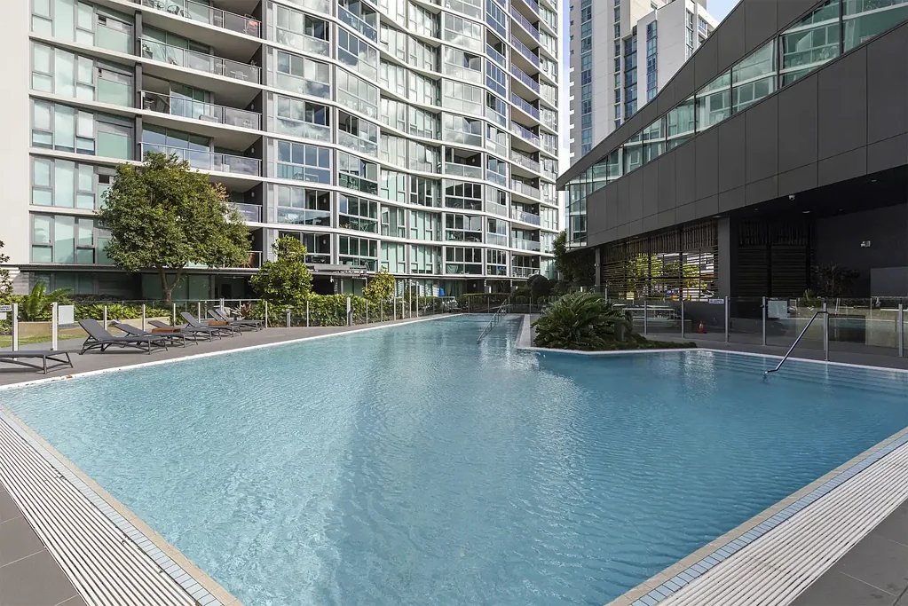 Hamilton 2Zimmer Luxury Riverside Living with Sweeping Views in the Heart of Hamilton