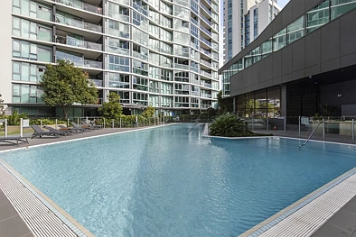Hamilton 2कमरा Luxury Riverside Living with Sweeping Views in the Heart of Hamilton