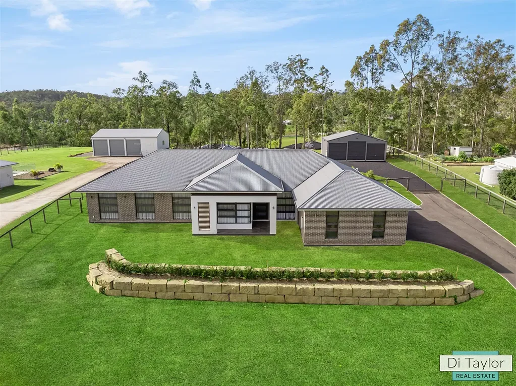 Jimboomba 4ห้องนอน FRESH, LIGHT & BRIGHT FAMILY HOME WITH SHED ON 1 ACRE!