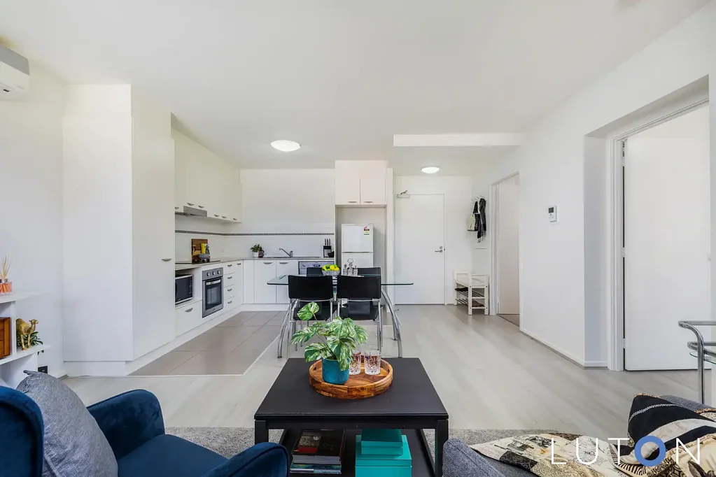Bruce 1房  Bright, Neat and Conveniently Located Ground Floor Apartment
