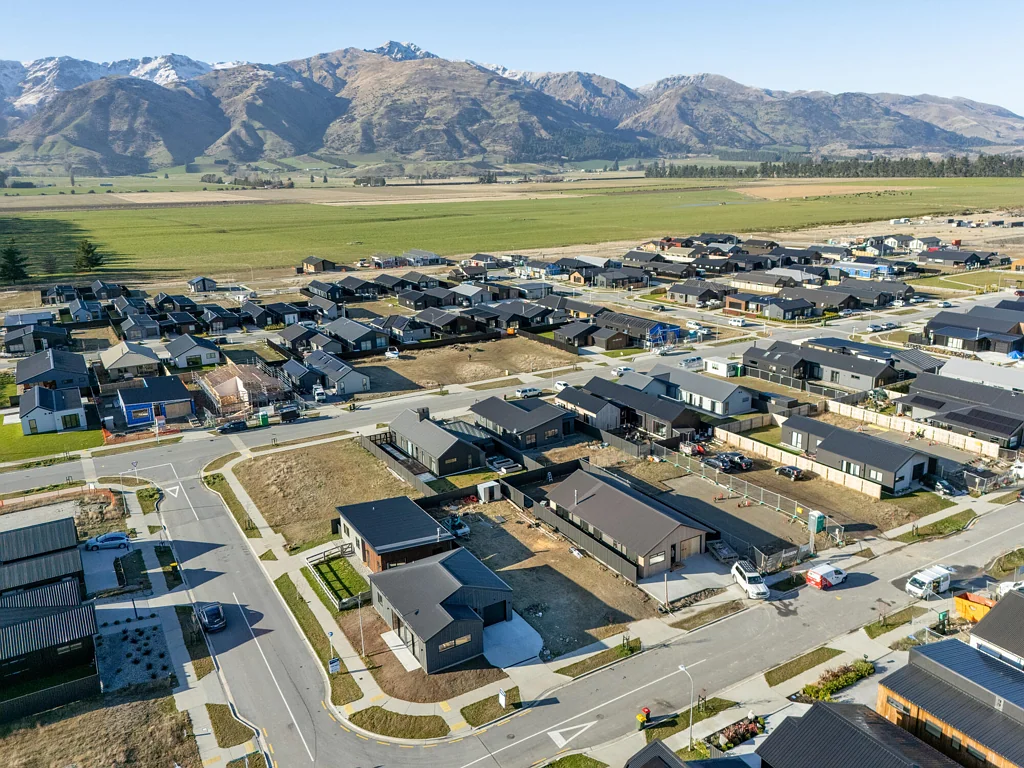 Lake Hawea Tranquil Lake Hawea Retreat Awaits You at Guthrie