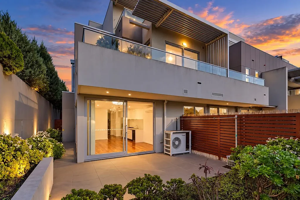 Burwood 2બેડરૂમ Ground Floor Luxury with an Expansive Courtyard Lifestyle!