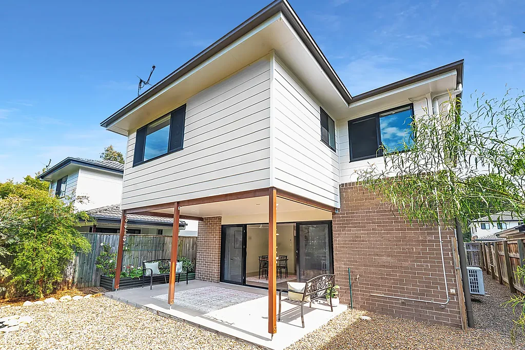 Modern, central, low maintenance, water included, partly furnished, secure, private