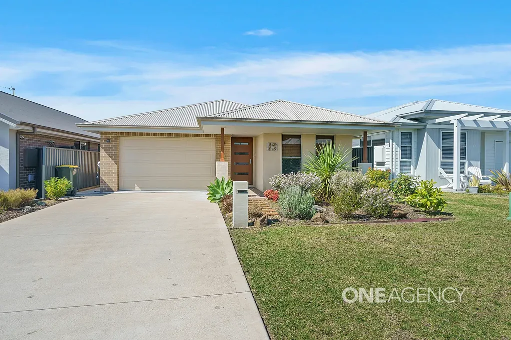 SPACIOUS FAMILY LIVING IN A SOUGHT-AFTER VINCENTIA SETTING