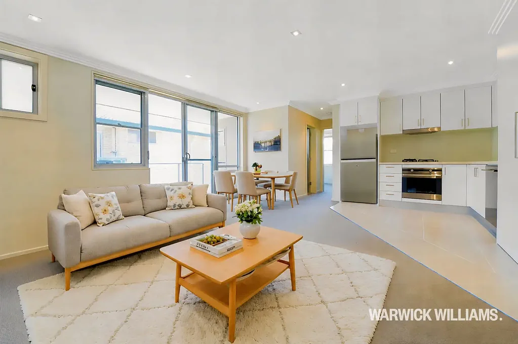 MODERN TWO-BEDROOM TOP FLOOR APARTMENT