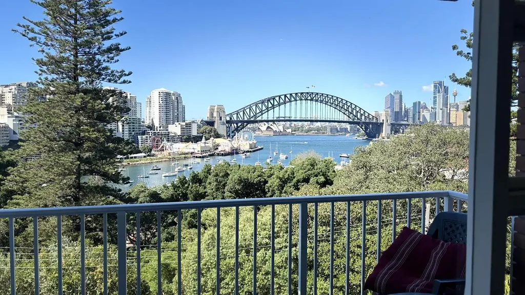 Fully Furnished 1-Bedroom Apartment with Harbour Views