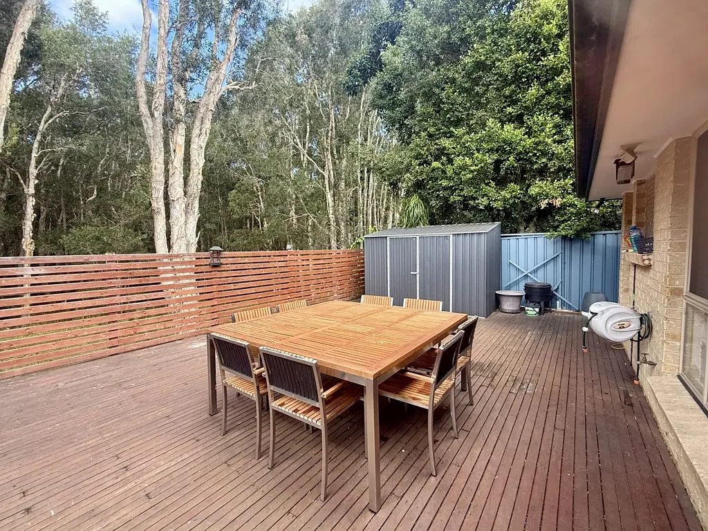 Coastal Comfort & Easy Living in Salamander Bay!