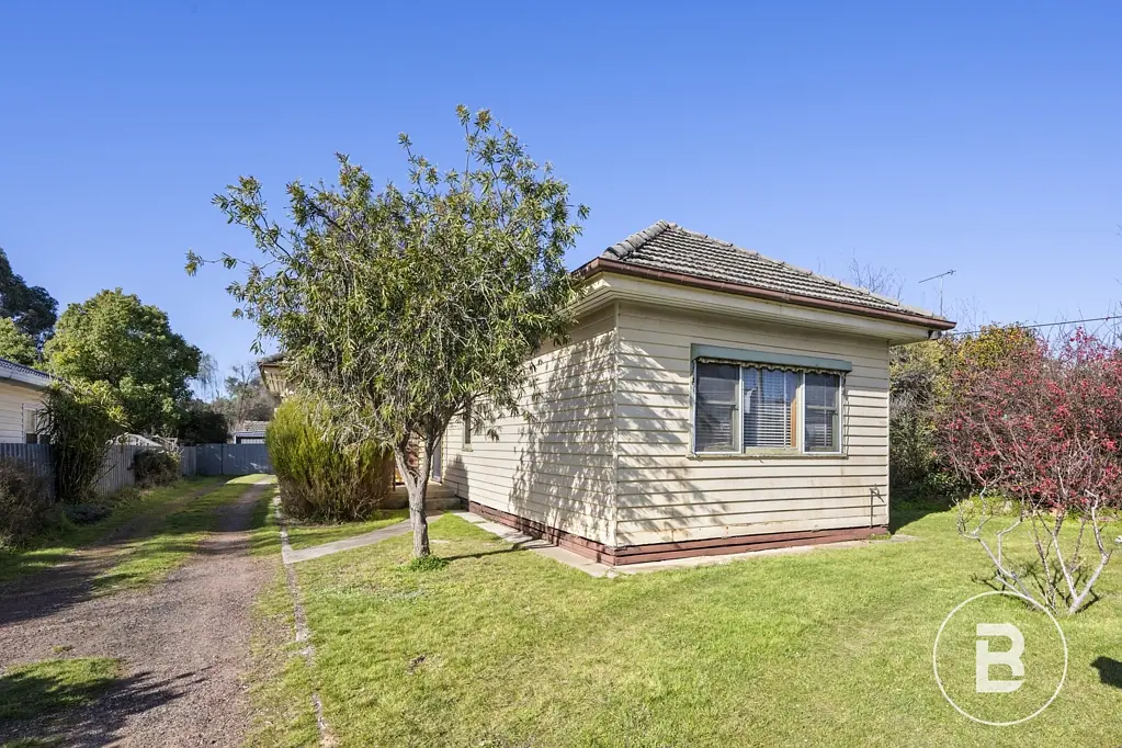 11 Rogers Street, Maryborough, VIC 3465