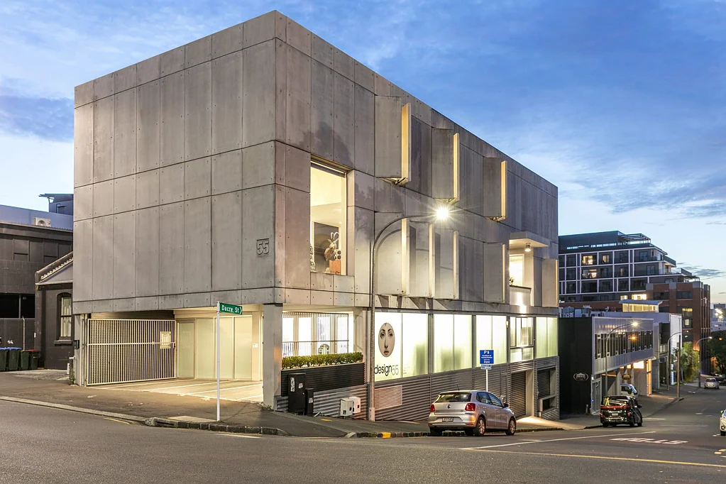 Eden Terrace Corner profile showroom or office