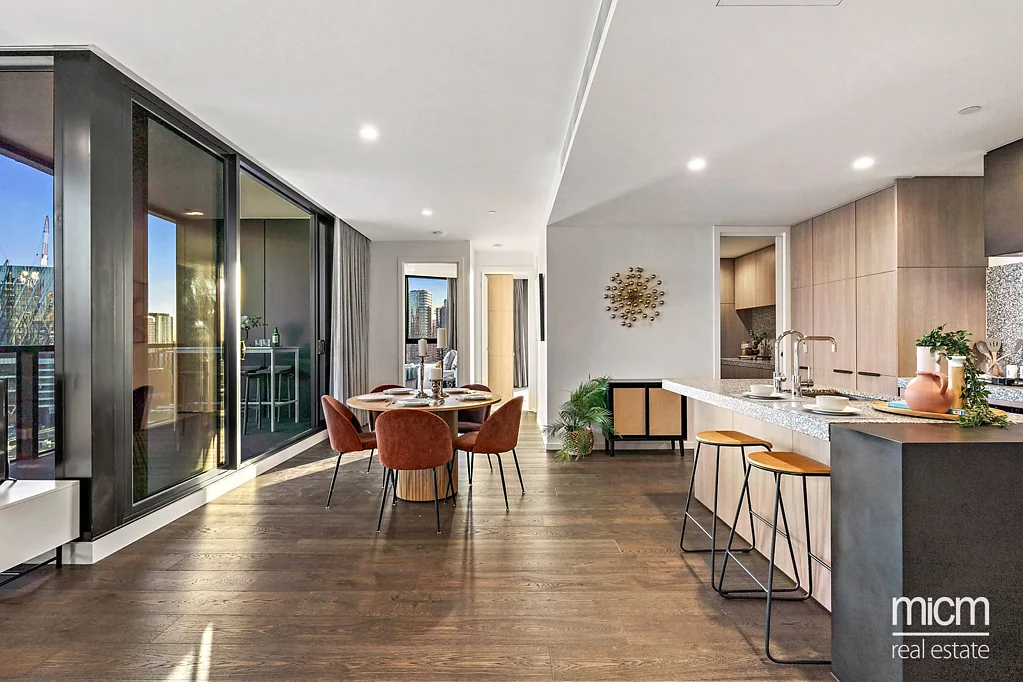 West Melbourne 3Moenga Elegant Family-Sized Luxury with Stunning Views in a Corner Position